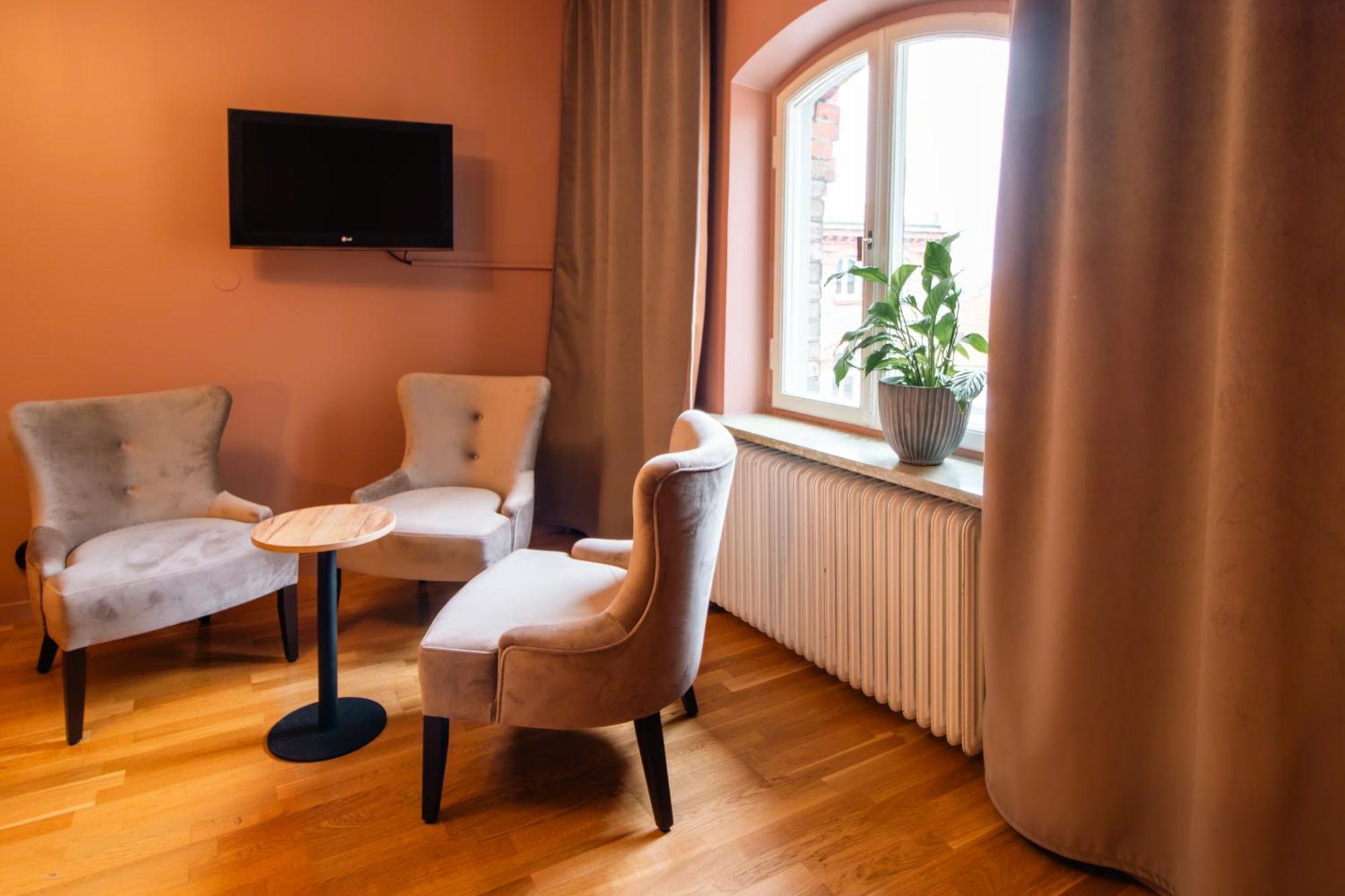 First Statt Hotel