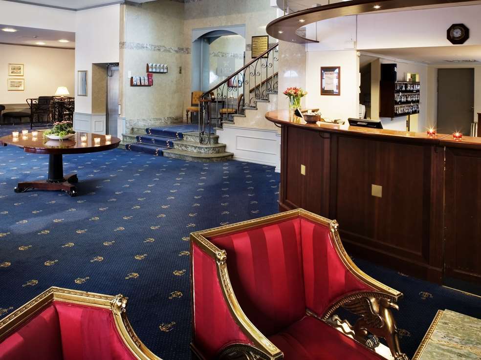 Hotel First Statt 4*